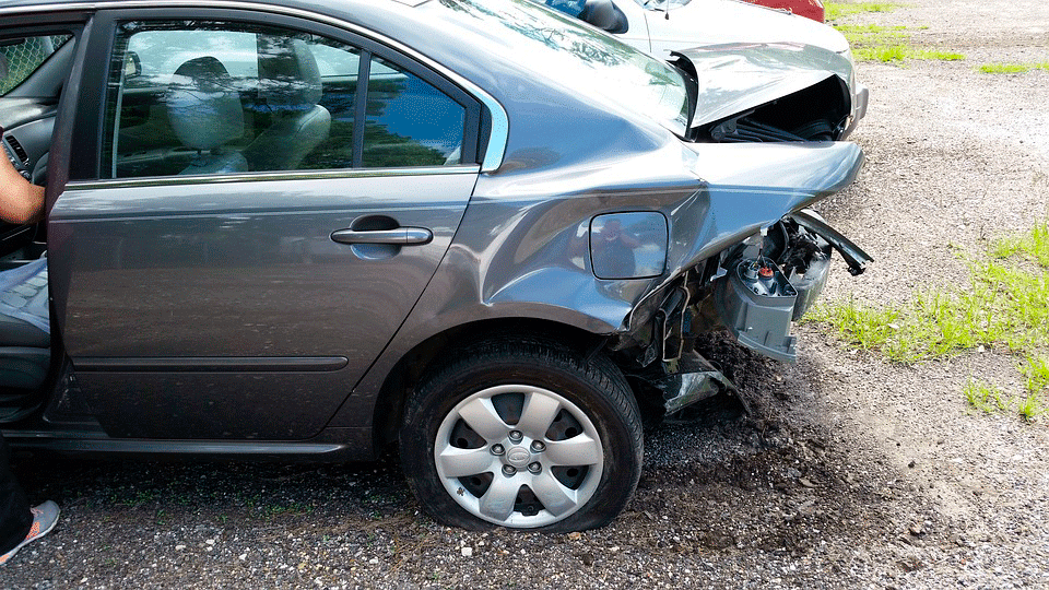 Vehículo dañado por accidente de tráfico